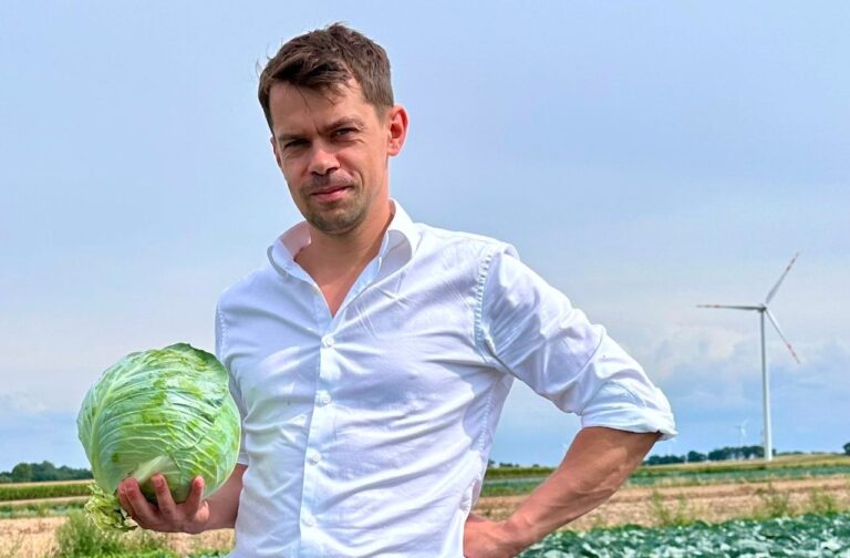 Michał Kołodziejczak odchodzi z Ministerstwa Rolnictwa. Oficjalnie złożył dymisję, nieoficjalnie – został odwołany