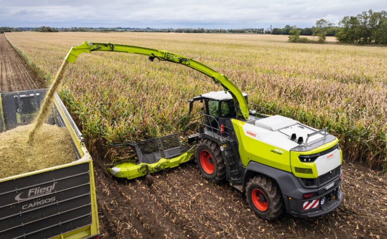 CLAAS Jaguar 1000 – potężne sieczkarnie na nowy sezon