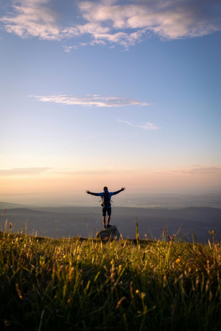 Karkonosze: słoneczna pogoda zachęca do wędrówek górskich