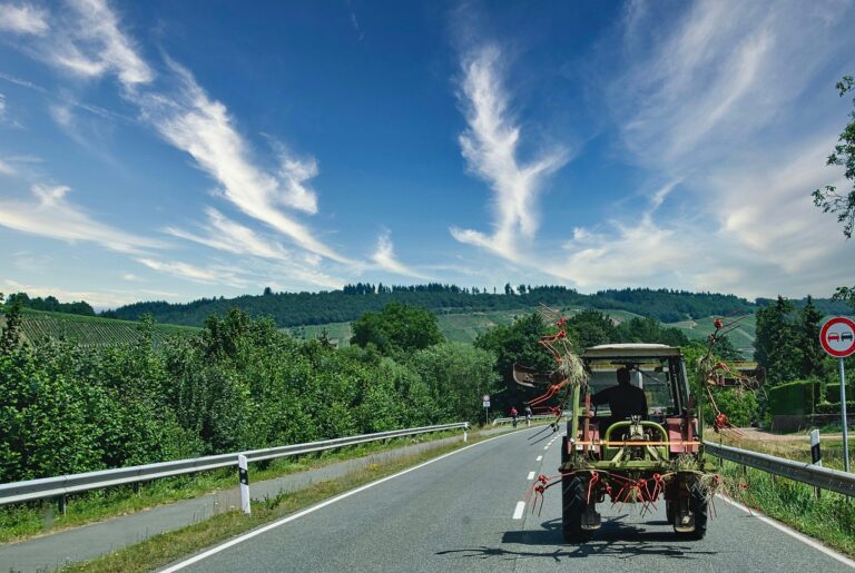 Ciągniki rolnicze pojadą szybciej – rząd zmienił przepisy